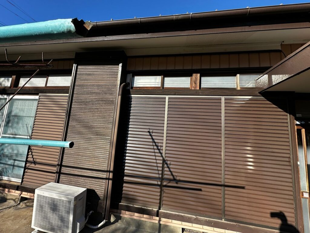 阿見町 外壁塗装 雨戸（施工前）