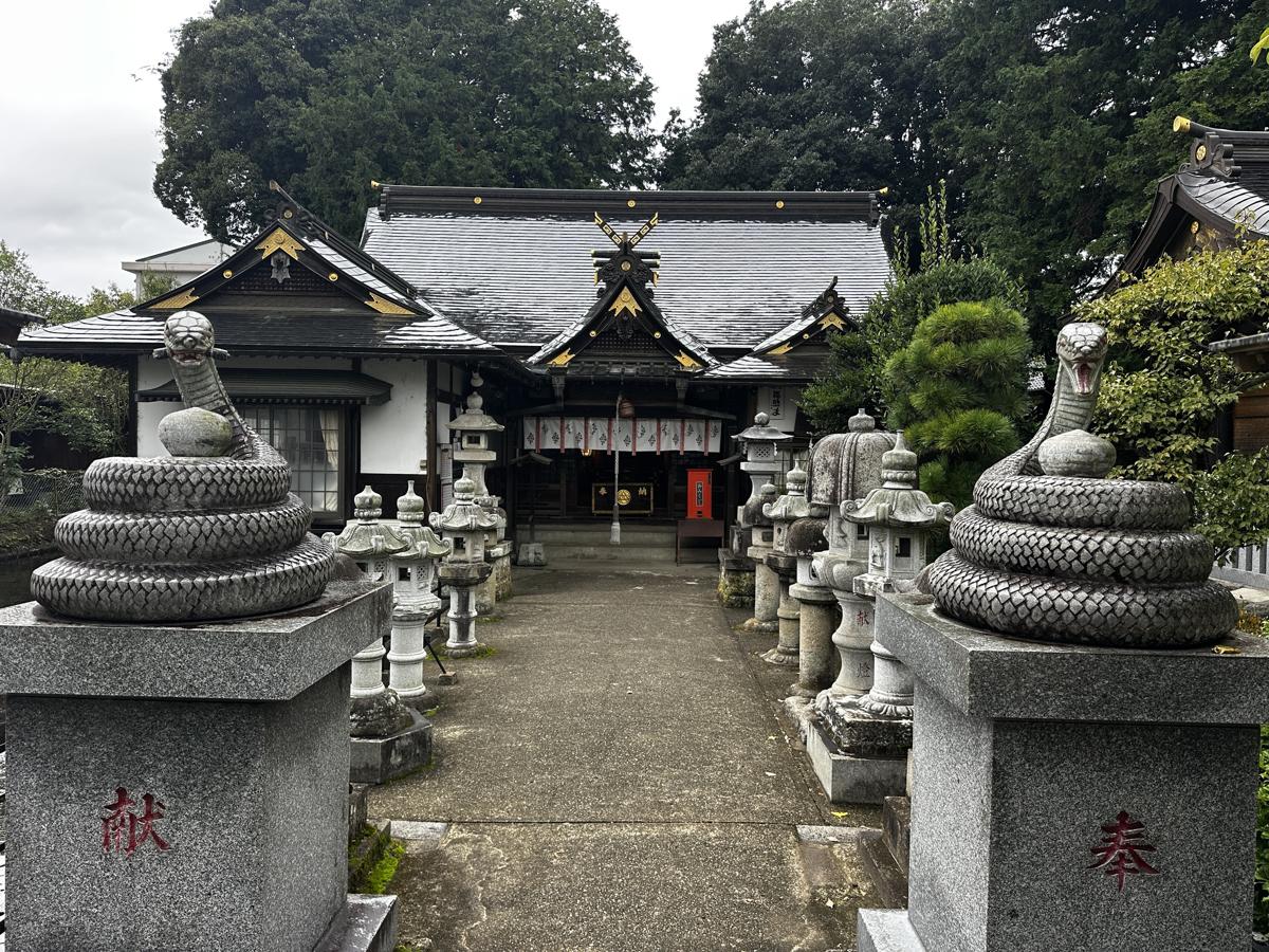 白蛇辨財天の拝殿