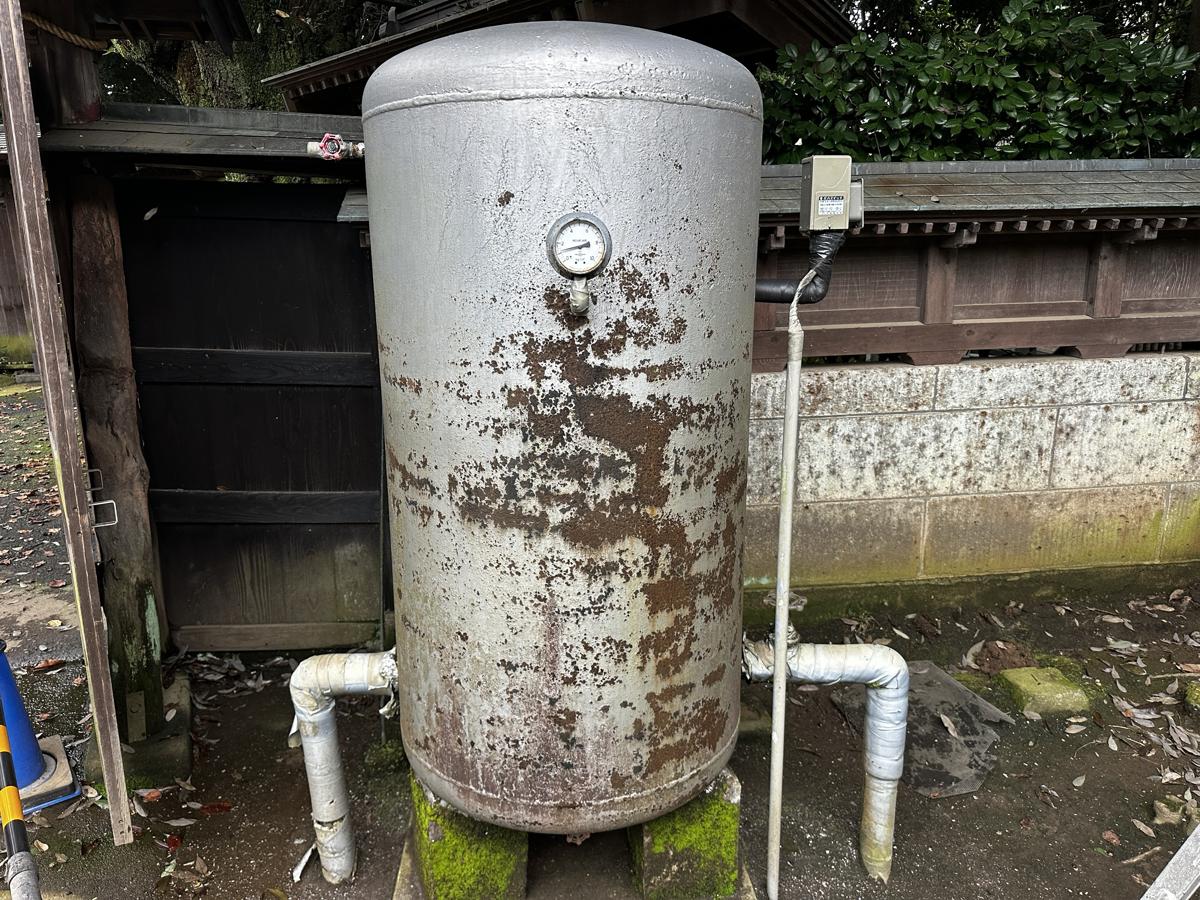 施工前の受水タンク(正面)