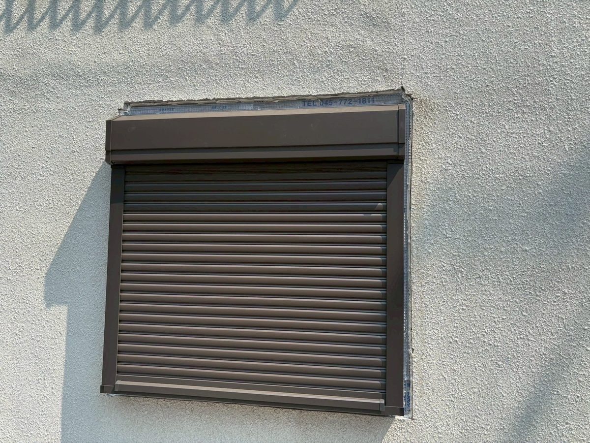 水戸市 シャッター付き窓交換 外壁塗装 新シャッター 取り付け完了