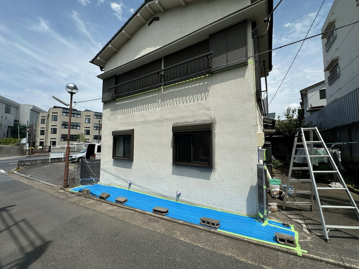 水戸市 シャッター付き窓交換 外壁塗装 地面養生