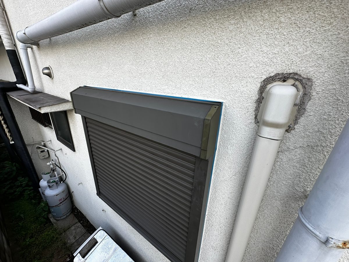 水戸市 シャッター付き窓交換 外壁塗装 シャッターボックス マスキング