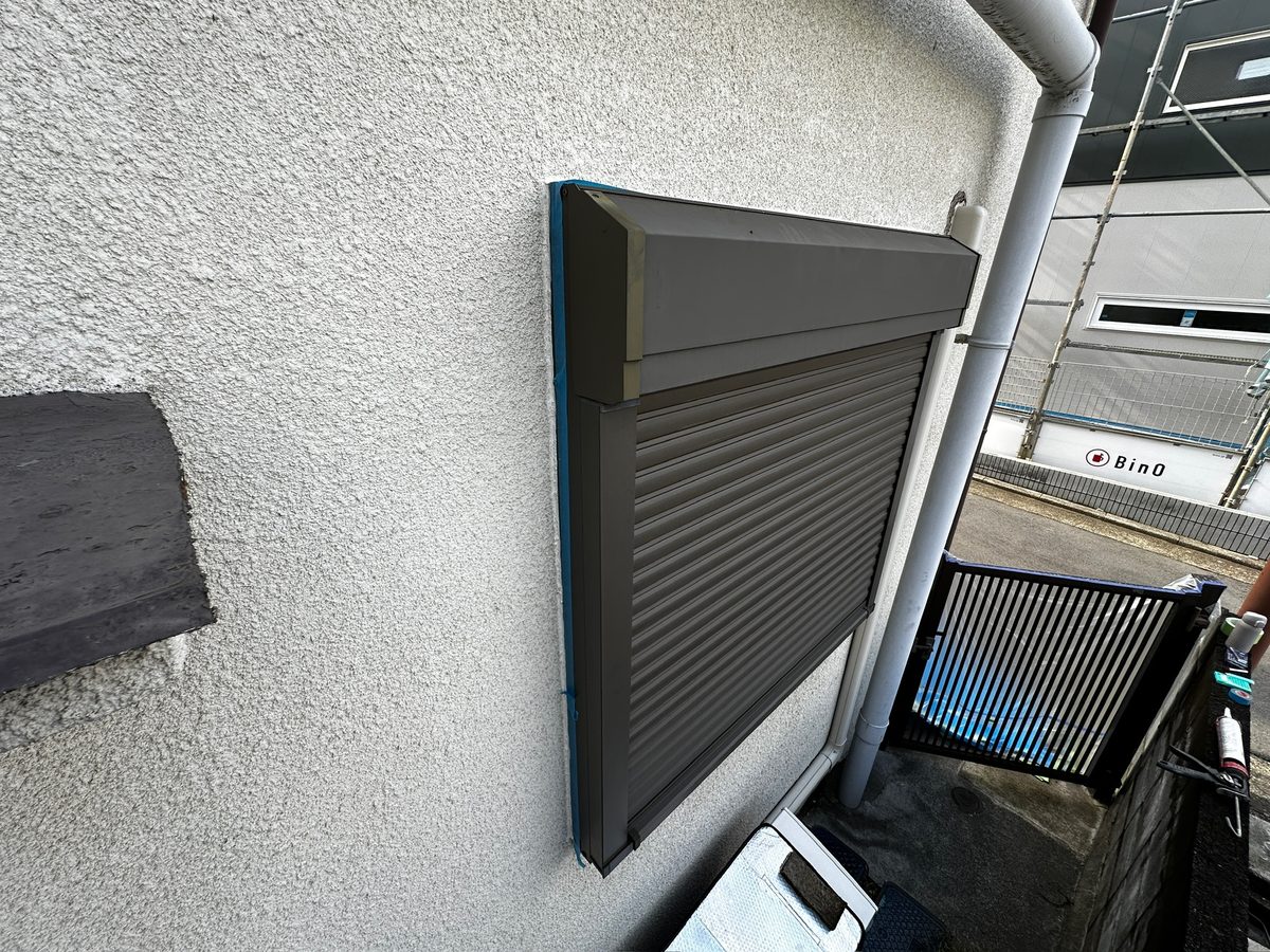 水戸市 シャッター付き窓交換 外壁塗装 シャッターボックス マスキング