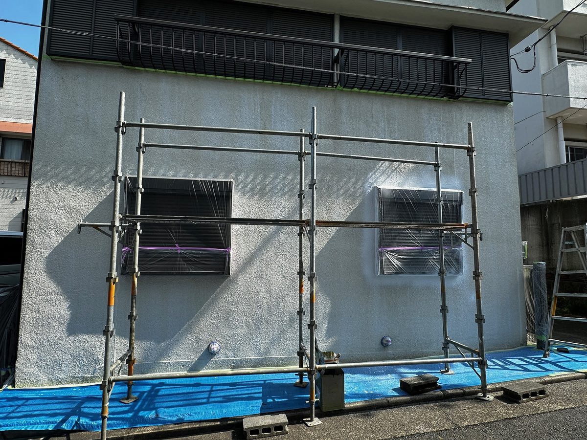 水戸市 シャッター付き窓交換 外壁塗装 養生 全景