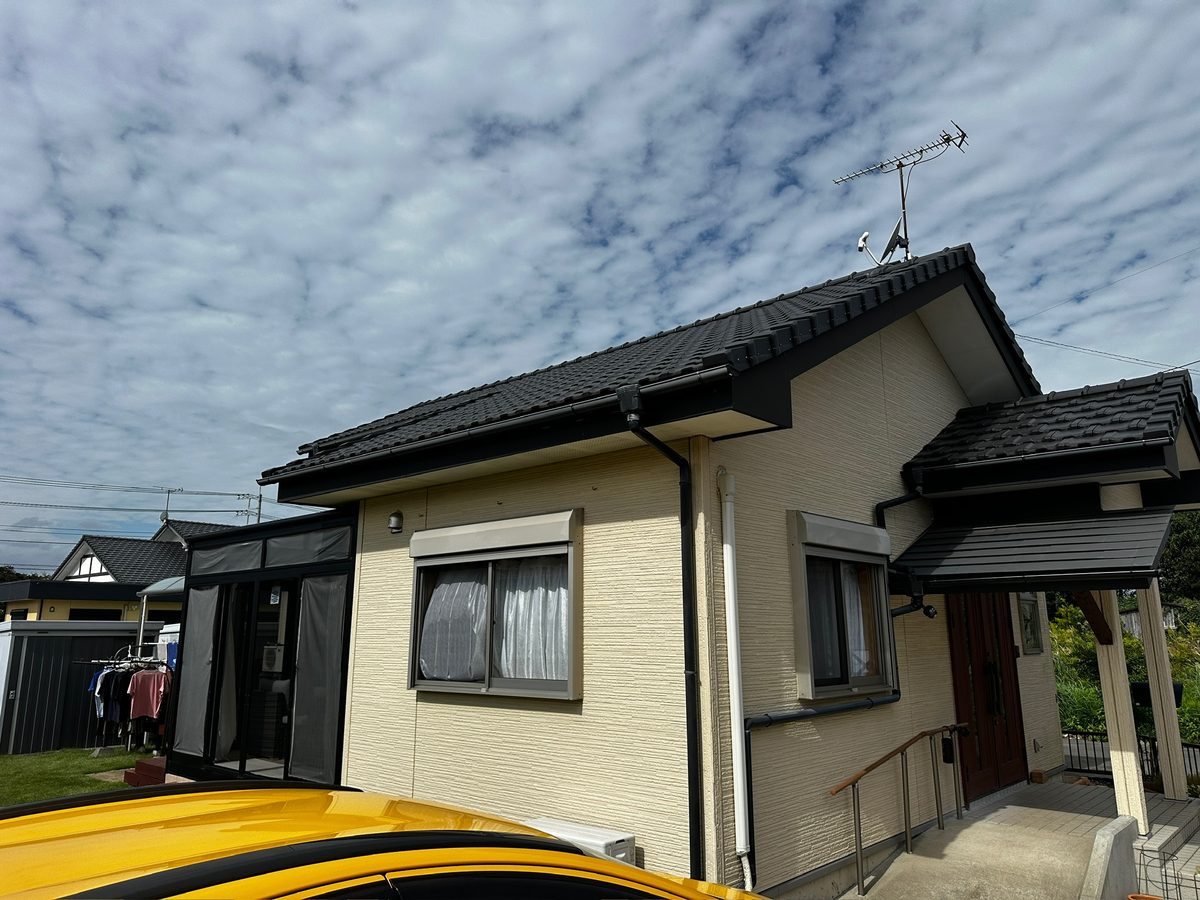 鹿嶋市 外壁塗装 施工前（玄関側）