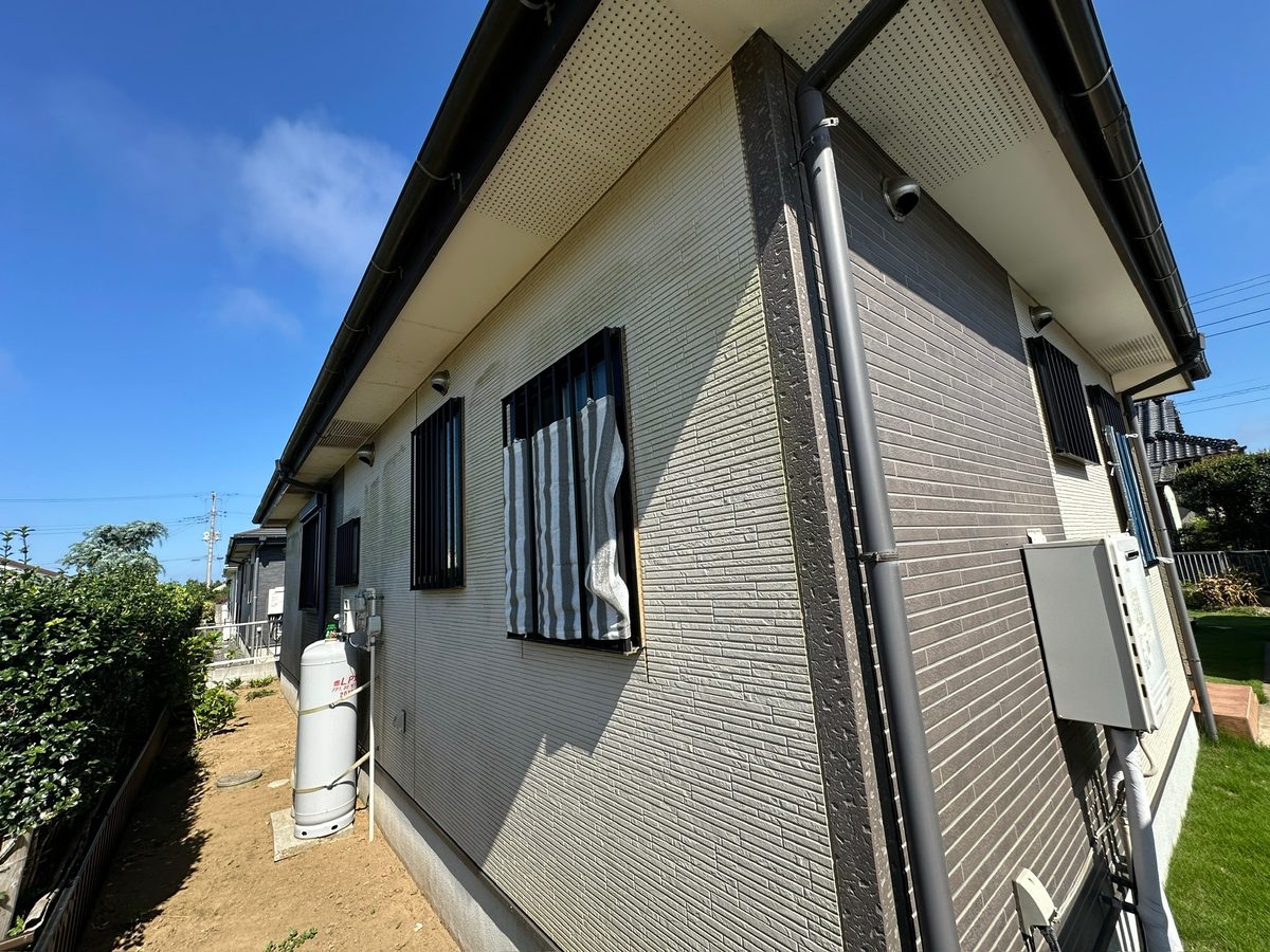 鹿嶋市 外壁・屋根塗装 施工前（側面）