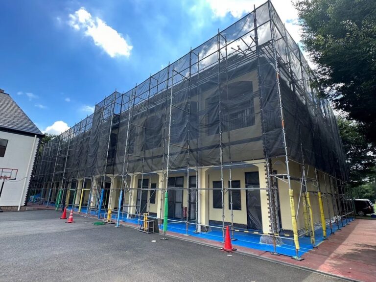 メッシュシートで飛散を防ぐ