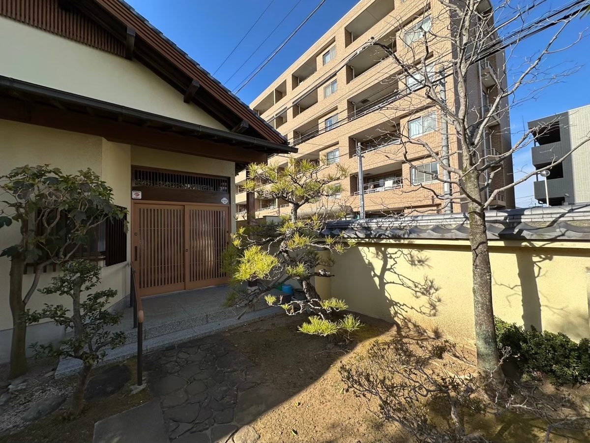 土浦市 外壁塗装 施工前(玄関まわり)