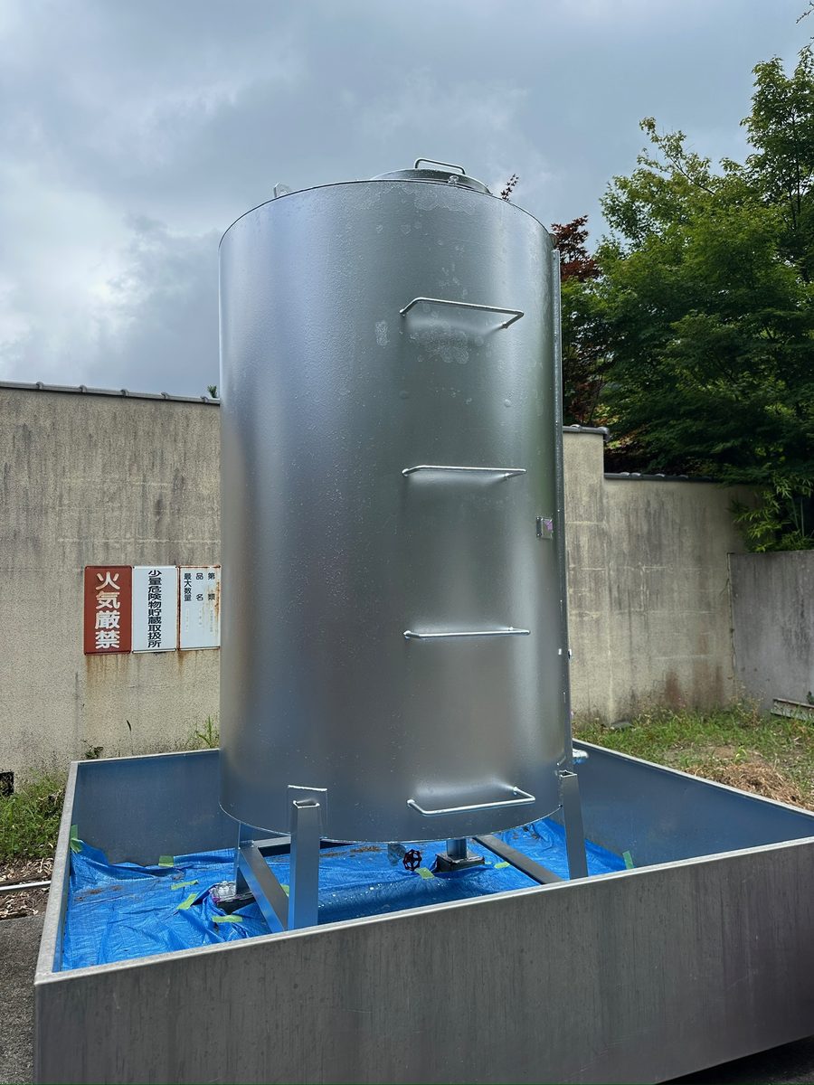 つくば市 貯水タンク塗装 中塗り(アップ)