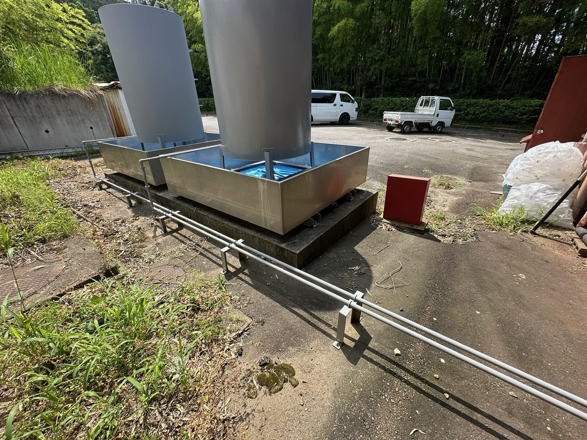つくば市 貯水タンク塗装 下塗り(錆止め)裏側から