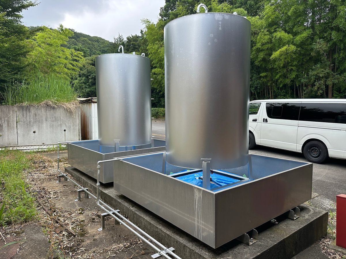 つくば市 貯水タンク塗装 中塗り(裏側から)