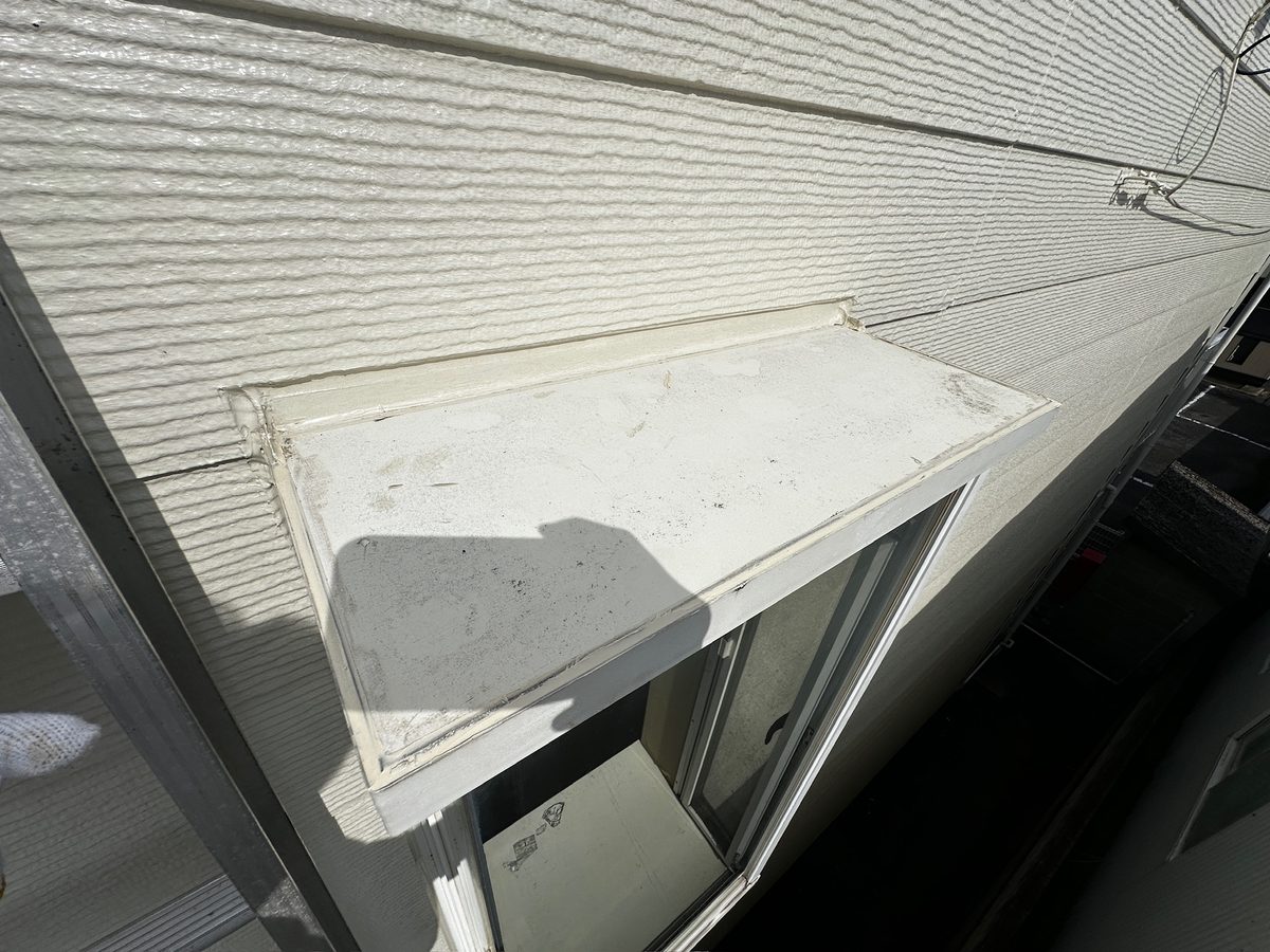 土浦市 アパート 雨漏り修理 出窓の庇 施工完了
