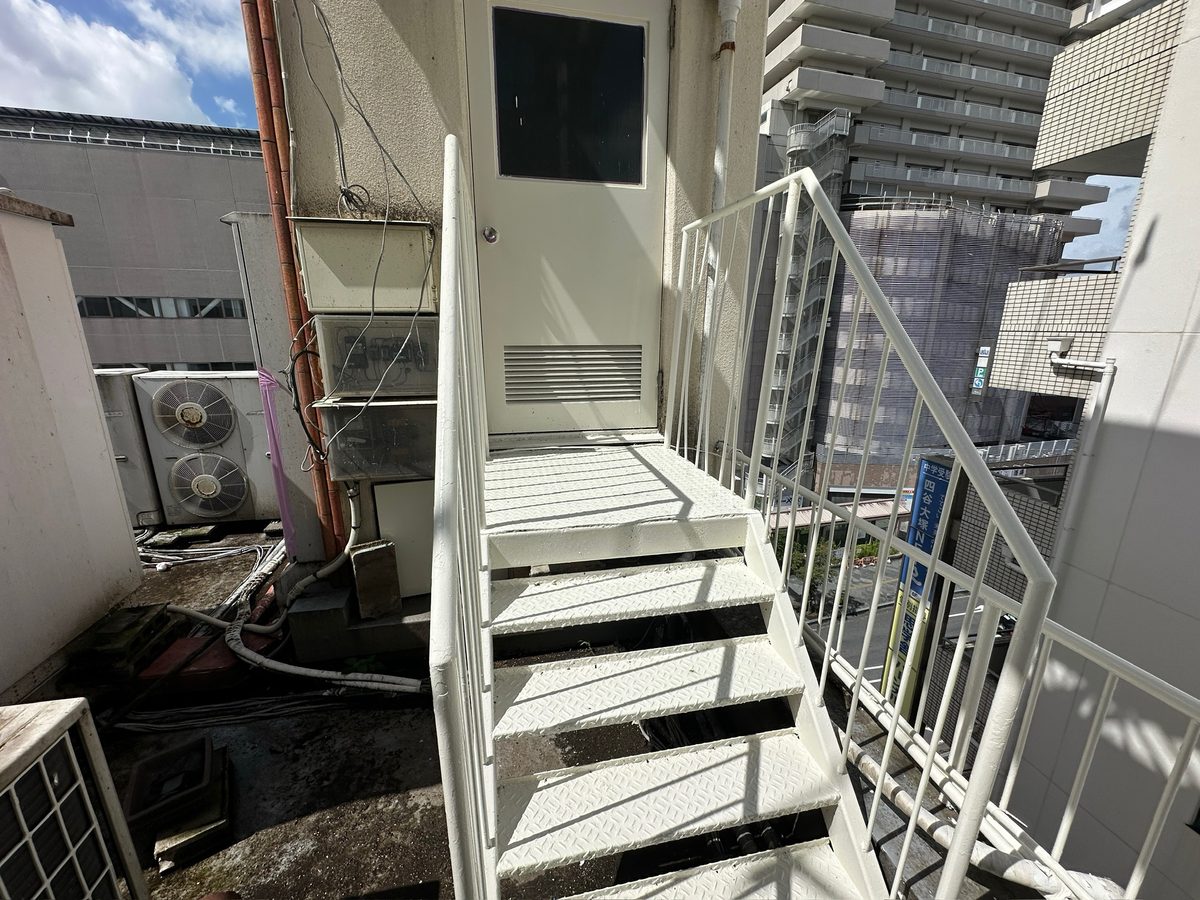 土浦市 屋上防水・鉄部塗装 施工完了（鉄骨階段）