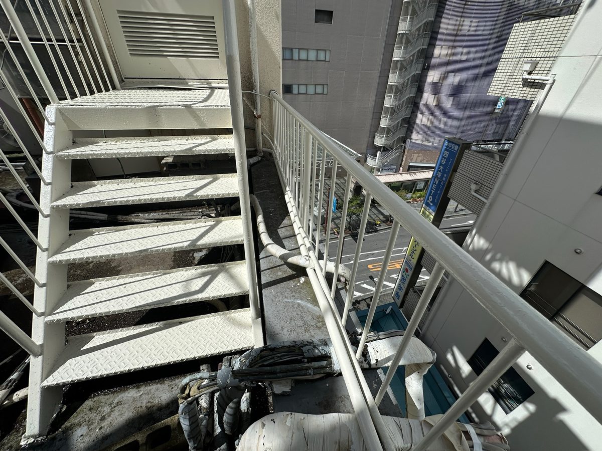 土浦市 屋上防水・鉄部塗装 施工完了（鉄骨階段）