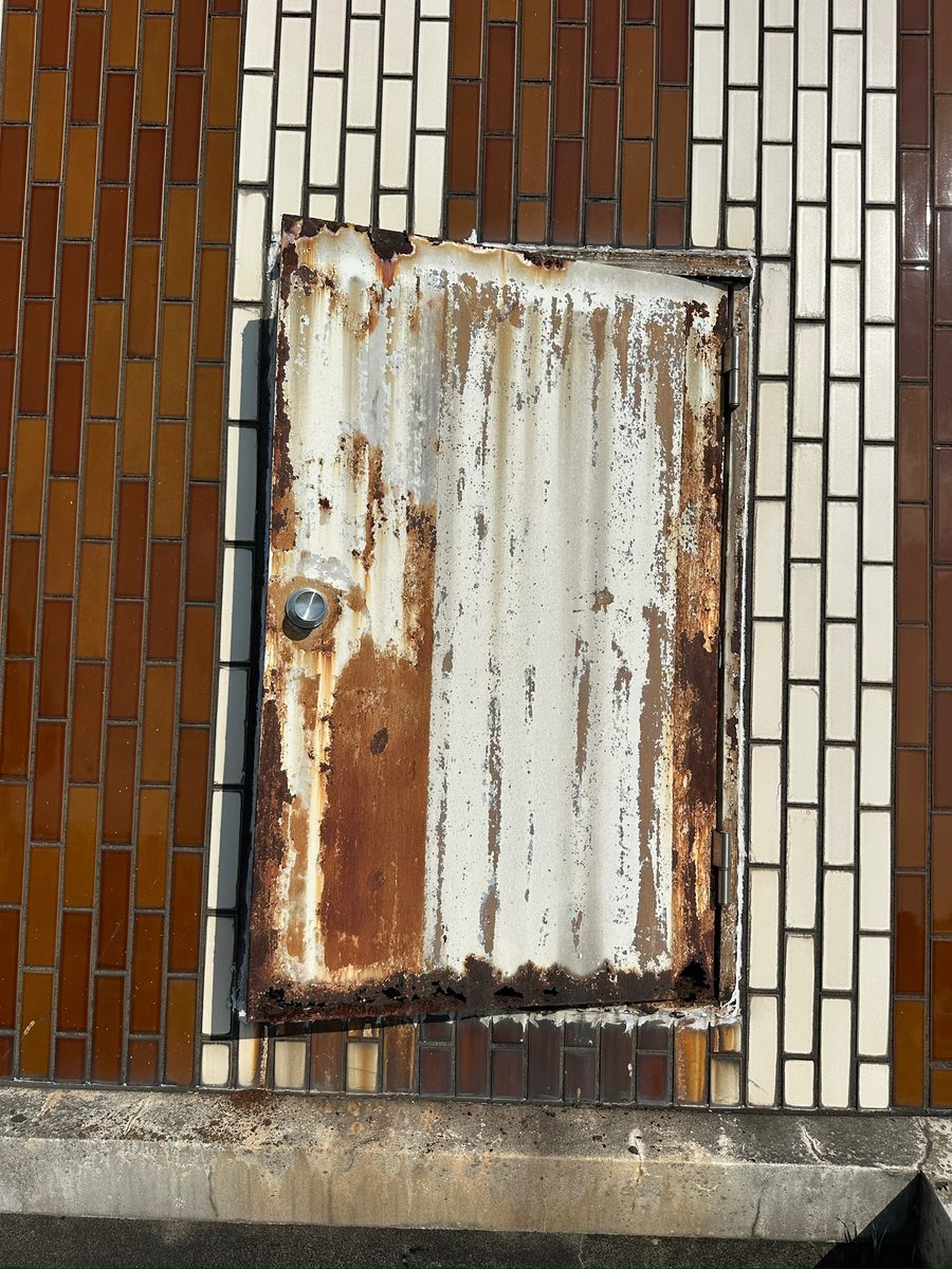 土浦市 屋上防水・鉄扉補修 鉄扉 施工前(錆)