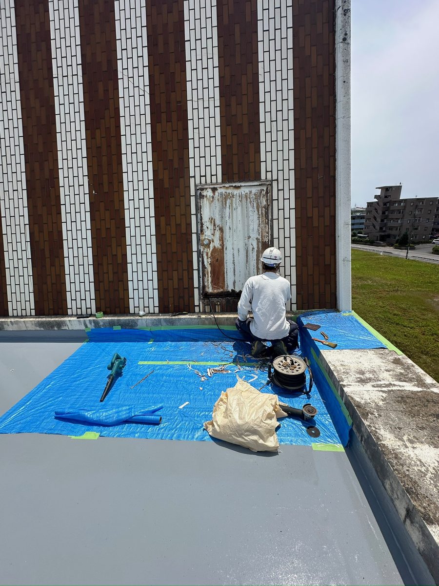 土浦市 屋上防水・鉄扉補修 鉄扉 施工中