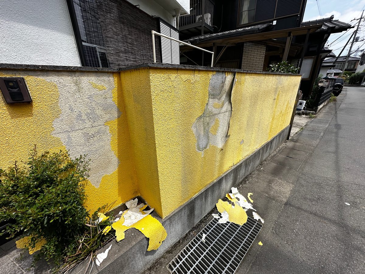 土浦市 外塀塗装 ケレン後（角）