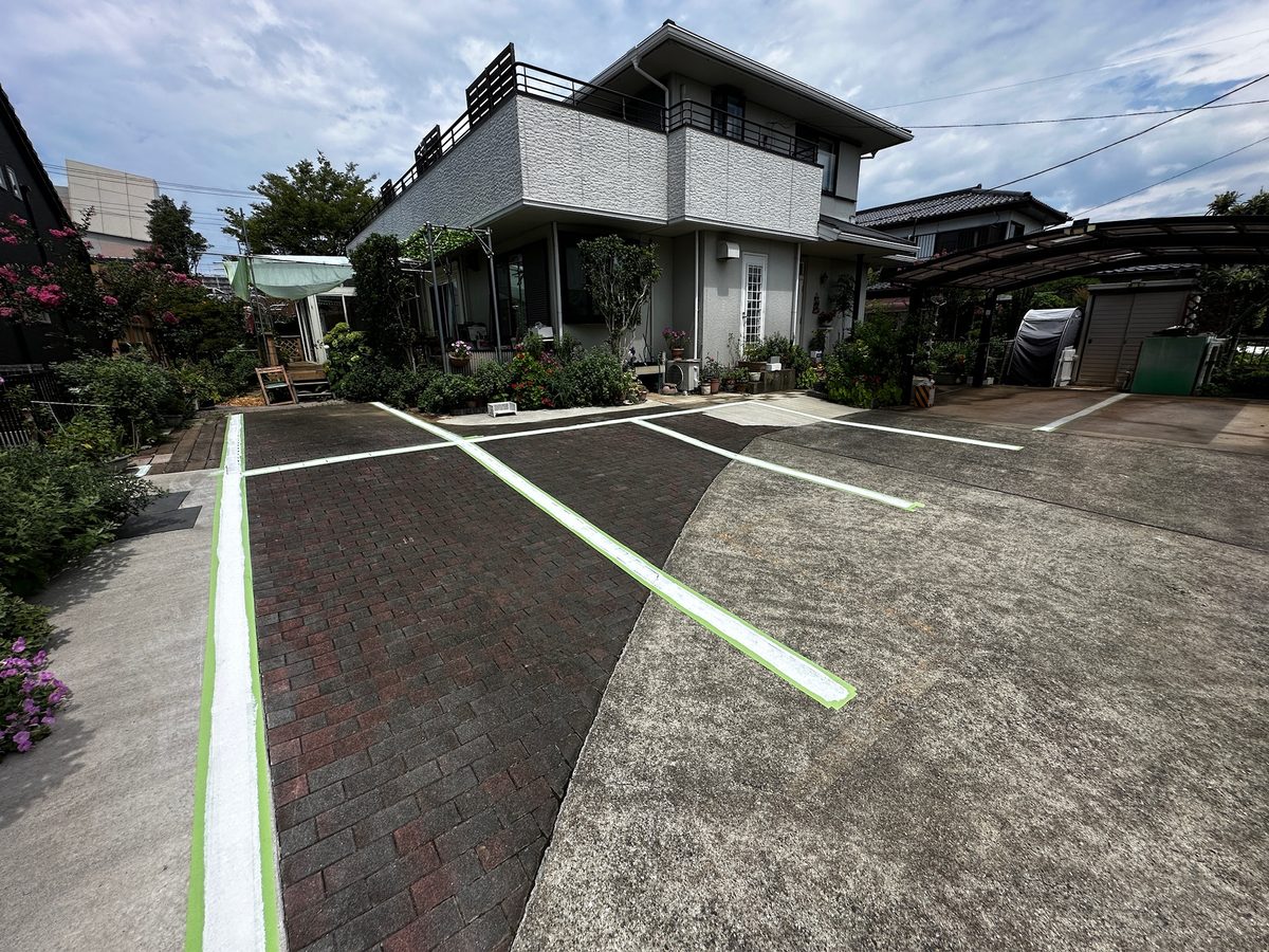 土浦市 駐車場 区画線 ライン塗装（テープをはがす前）